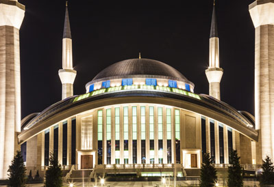 Cami Mimarisinde Kaybettiğimiz Hikmetin Peşinde Olmak / Avni Çebi
